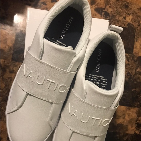 SOLD ON FACEBOOK 👟Nautica All white shoes - Picture 3 of 4